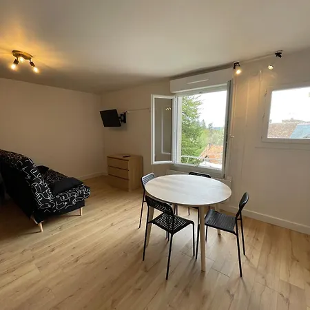 Meuble De Tourisme Dans Parc Arbore 1000M2 - Sejour-La-Roche Eperon La Roche-Posay Room photo