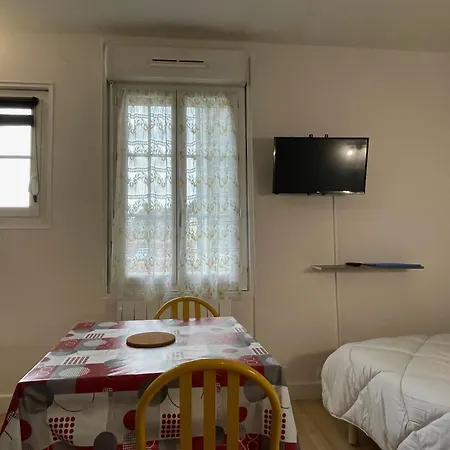 Meuble De Tourisme Dans Parc Arbore 1000M2 - Sejour-La-Roche Eperon La Roche-Posay Room photo