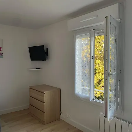 Meuble De Tourisme Dans Parc Arbore 1000M2 - Sejour-La-Roche Eperon La Roche-Posay Room photo