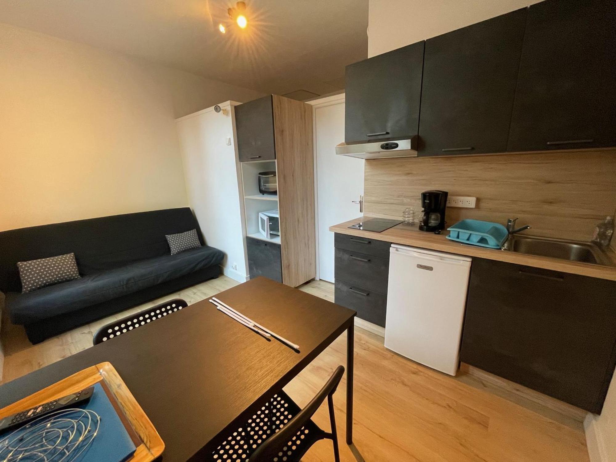 Appartement Meuble De Tourisme Dans Parc Arbore 1000m2 - Sejour-la-roche Eperon *