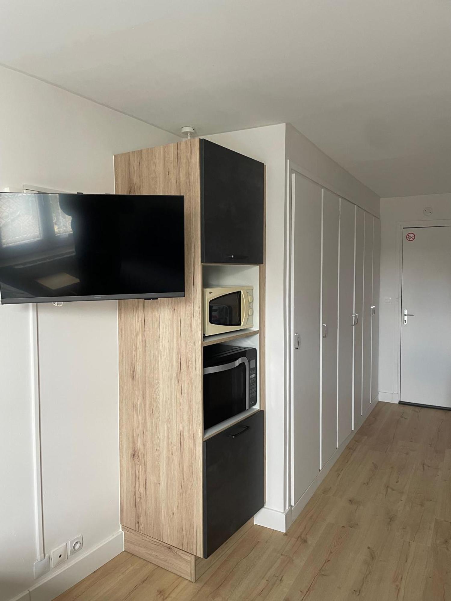 Appartement Meuble De Tourisme Dans Parc Arbore 1000m2 - Sejour-la-roche Eperon *