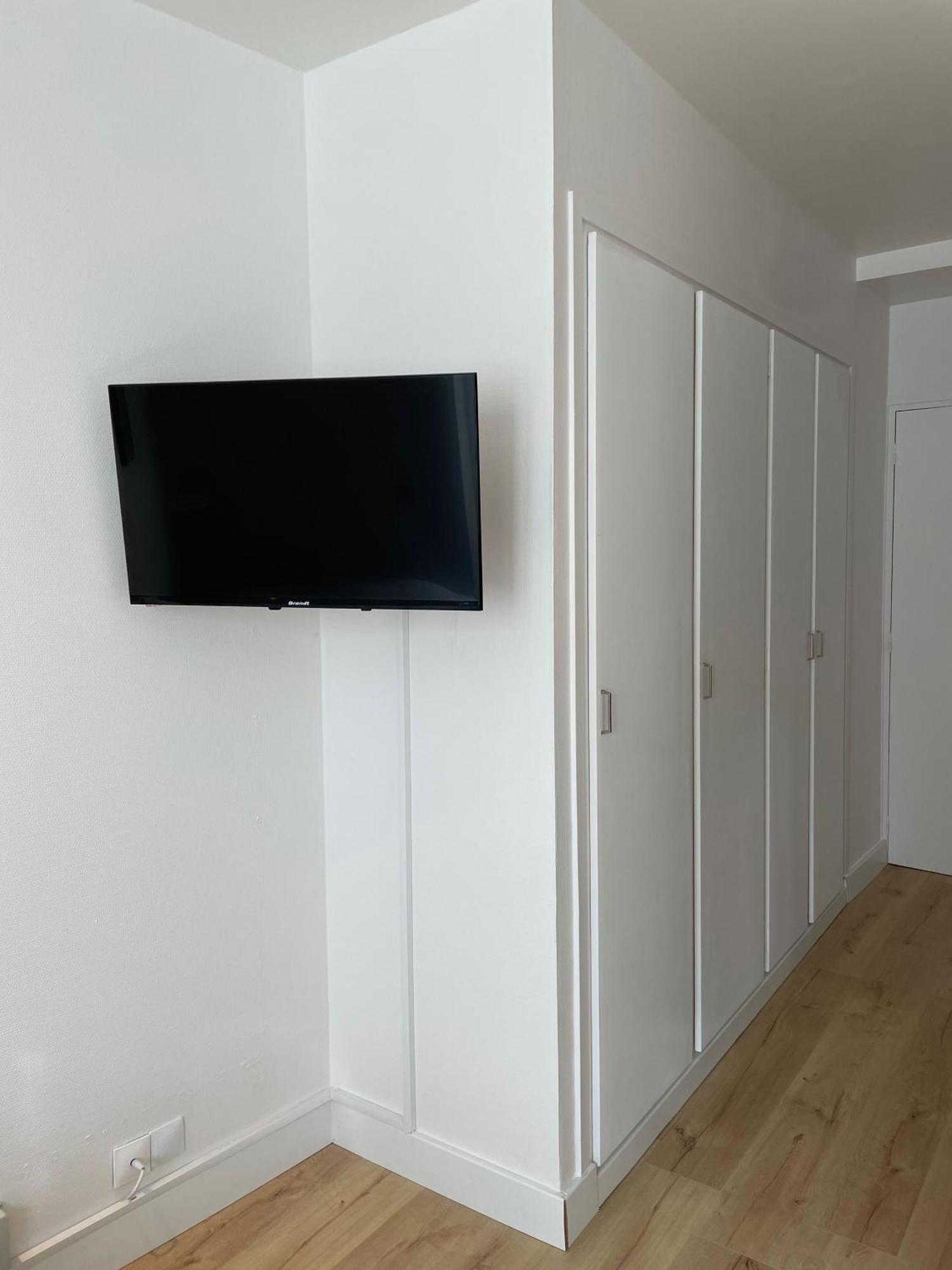 Appartement Meuble De Tourisme Dans Parc Arbore 1000m2 - Sejour-la-roche Eperon