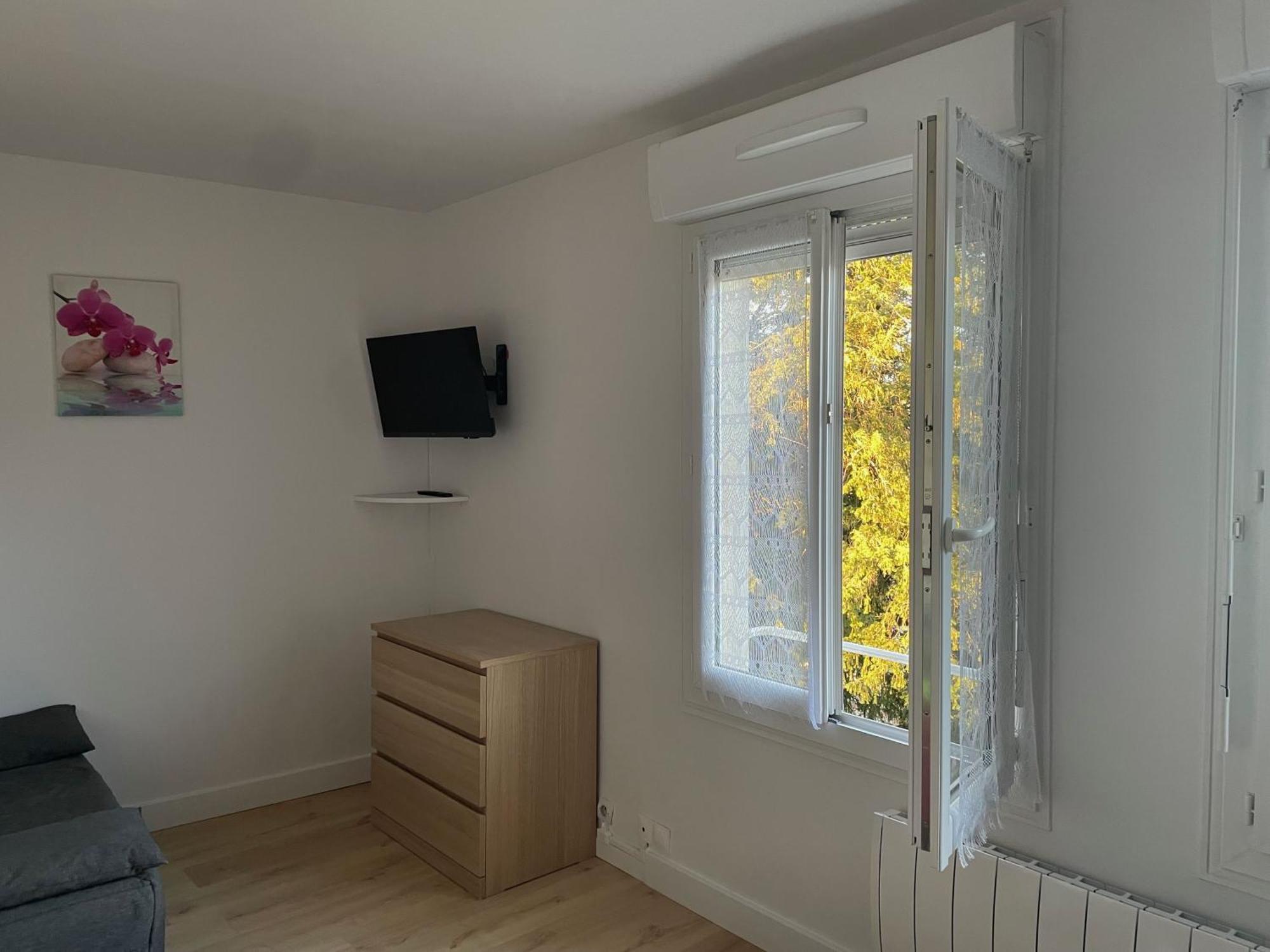 Appartement Meuble De Tourisme Dans Parc Arbore 1000m2 - Sejour-la-roche Eperon *